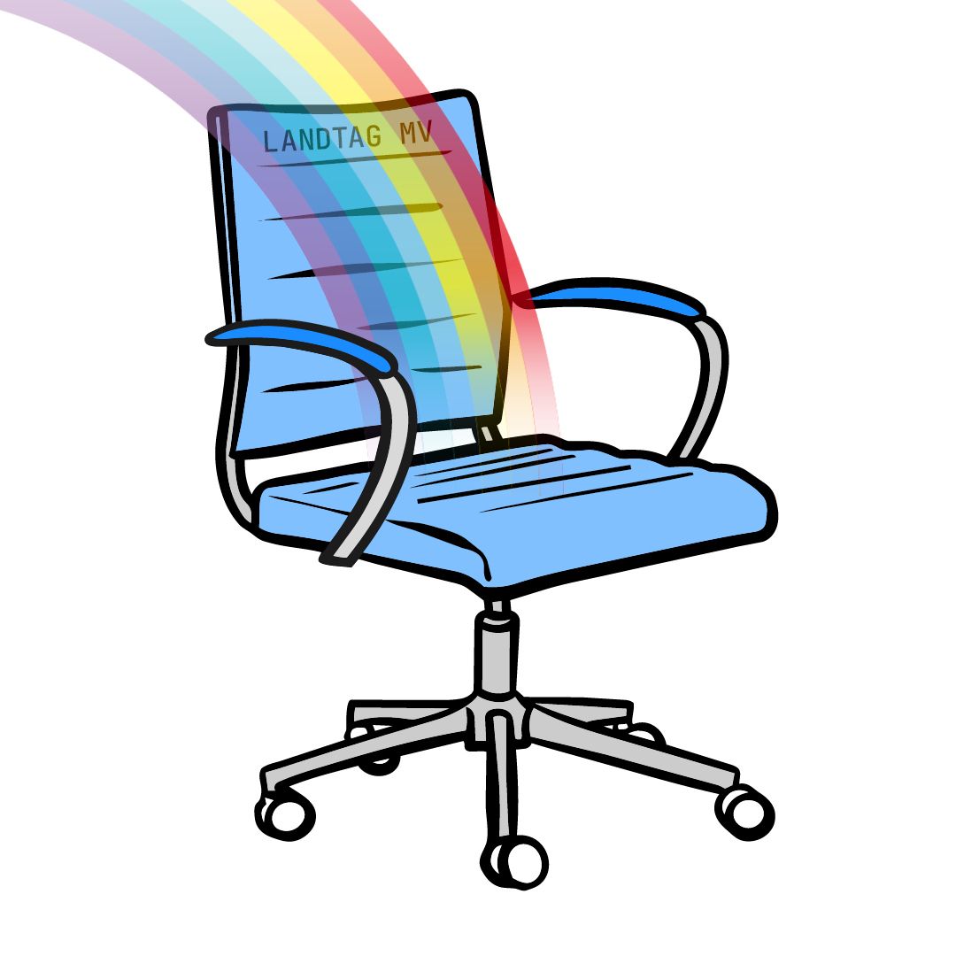 Blauer Landtag-MV-Stuhl, auf dem ein Regenbogen landet